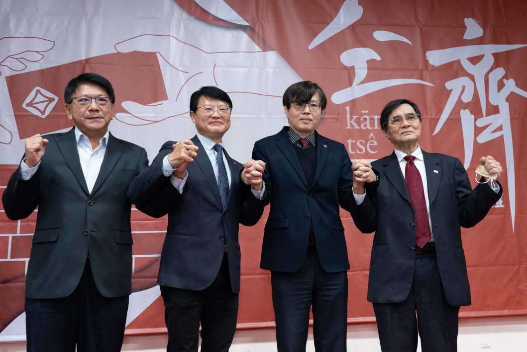 台灣基進今舉行黨主席交接茶會，前屏東縣長潘孟安(左)受邀出席。 圖：台灣基進提供