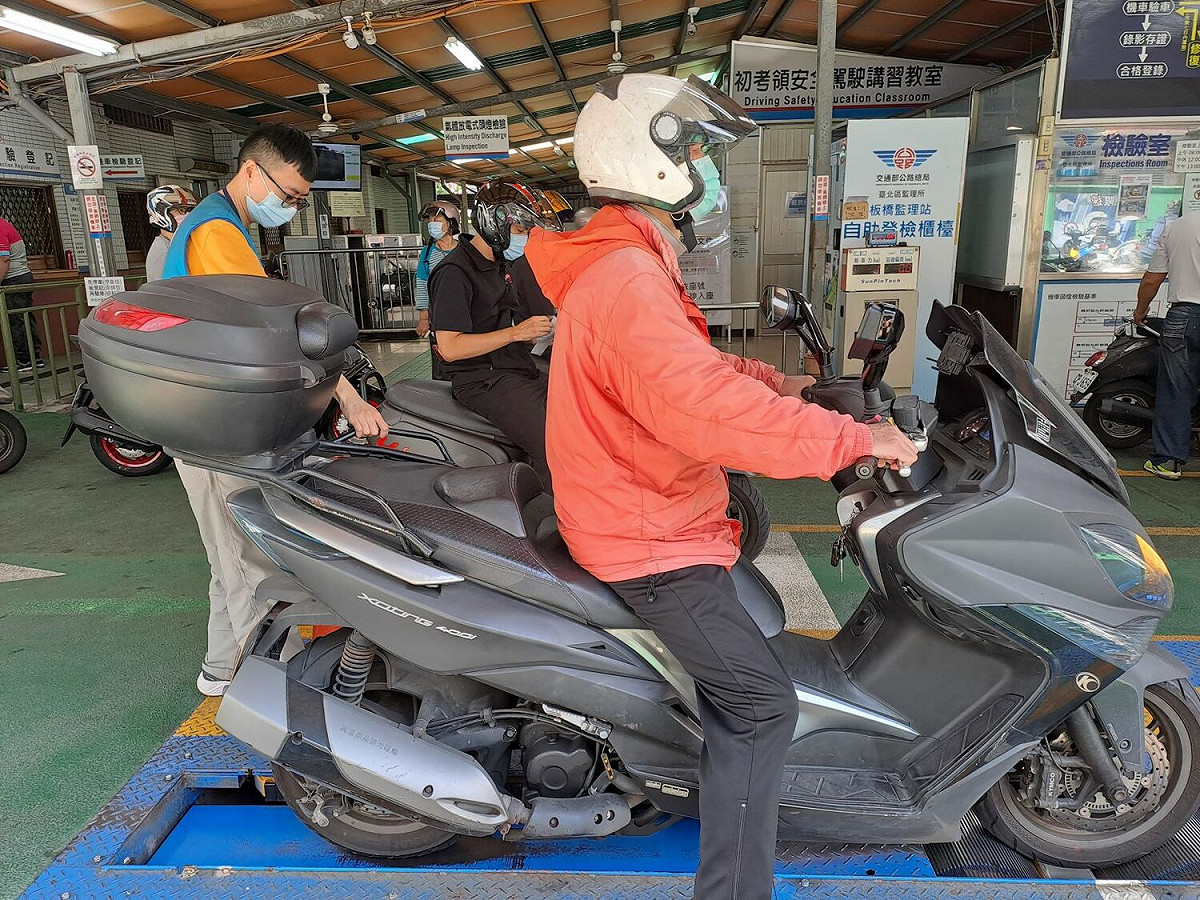 新北板橋監理站提醒車主，2023年1月20日至1月29日連假期間，停止受理機車檢驗服務。 圖：台北區監理所提供