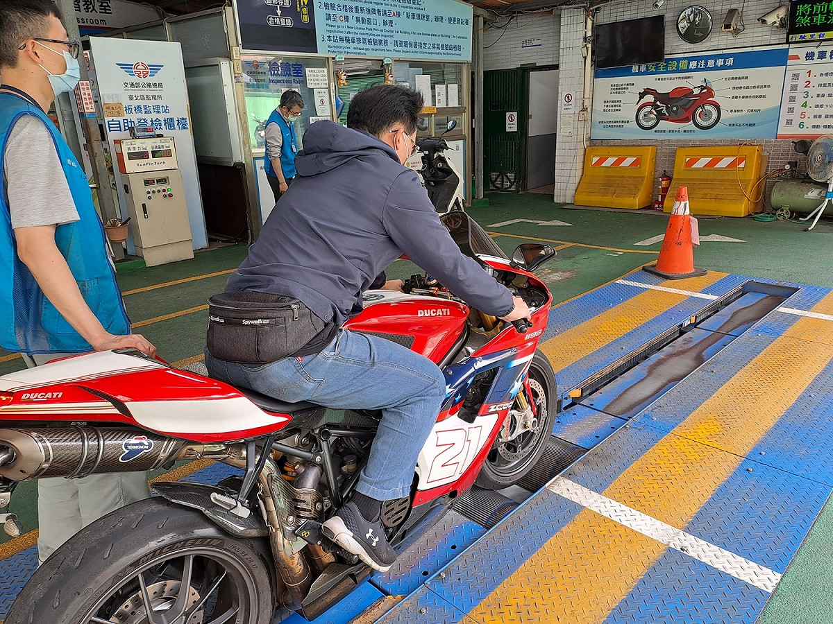 新北板橋監理站提醒車主，2023年1月20日至1月29日連假期間，停止受理機車檢驗服務。 圖：台北區監理所提供