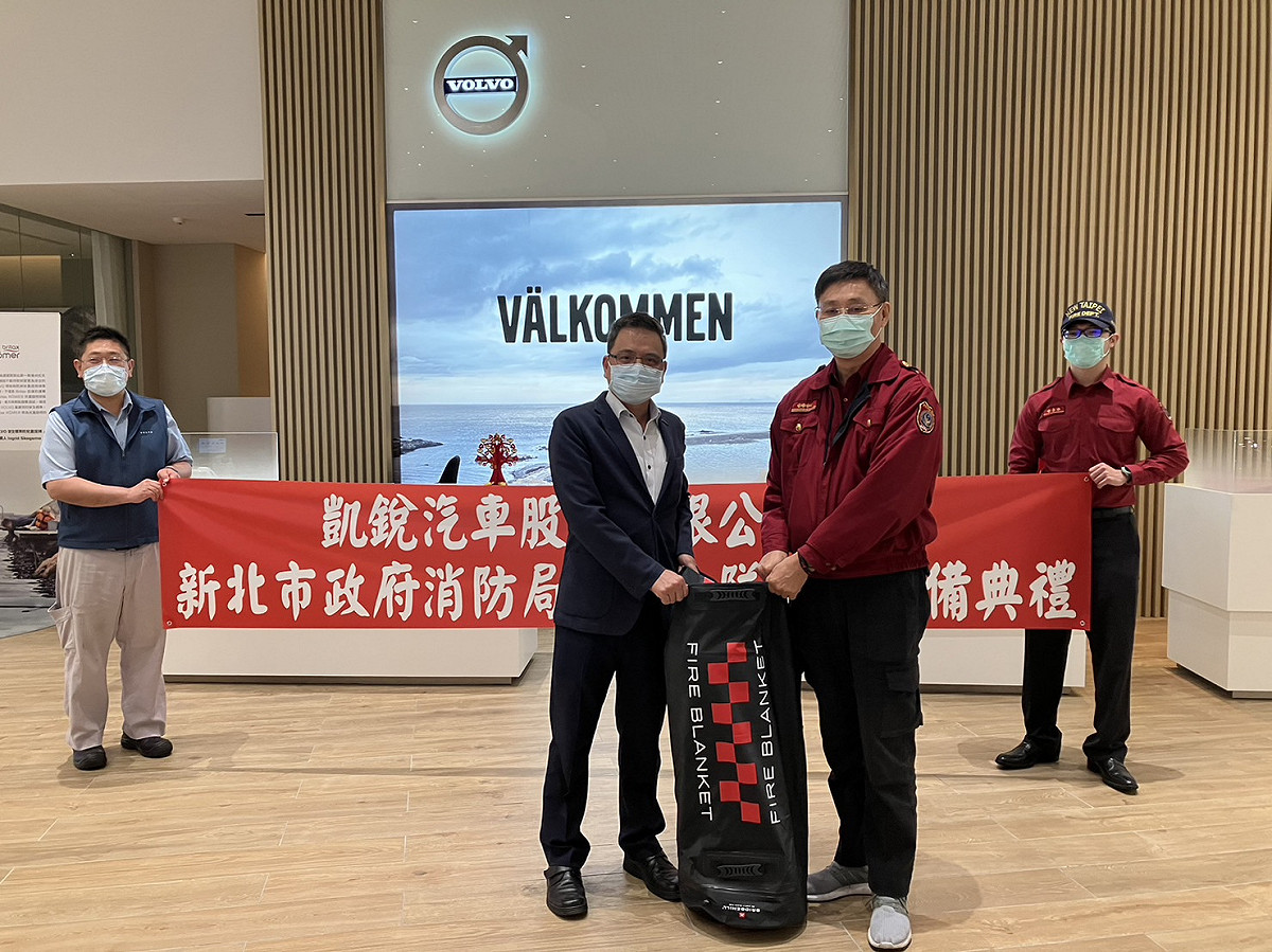 新北市消防局於112年01月17日下午14時30分於消防局頭前分隊舉行捐贈典禮，感謝凱銳汽車股份有限公司捐贈救災裝備器材。 圖：新北市消防局提供