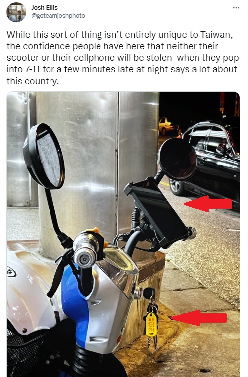 加拿大攝影部落客Josh Ellis，在推特po文，指在台灣有人機車鑰匙與手機都沒拿下來，就走進便利超商，都不怕被偷。 圖：翻攝自Josh Ellis推特