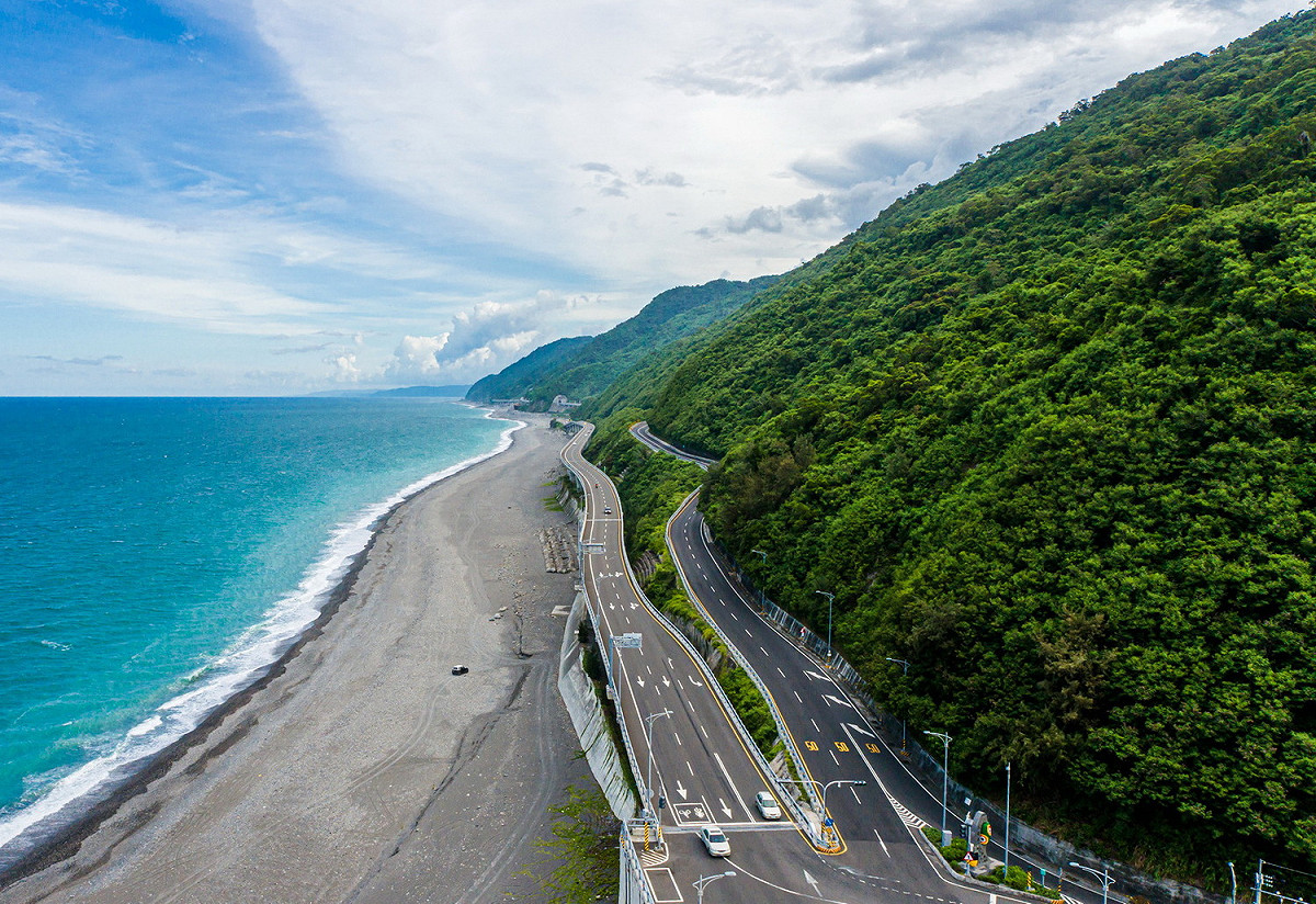 東海岸可騎單車享受自然風光。 圖：交通部觀光局東部海岸國家風景區管理處／提供