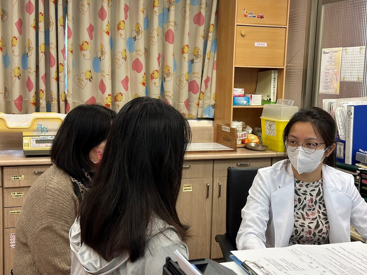 凌郁捷看診說明。 圖：新北市衛生局提供
