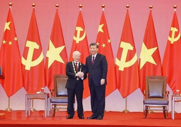 去年10月底，越南總書記阮富仲(左)成為「中共二十大後第一個訪中的外國領導人」，和習近平舉行會談。 圖：翻攝矢板明夫俱樂部 Yaita Akio臉書