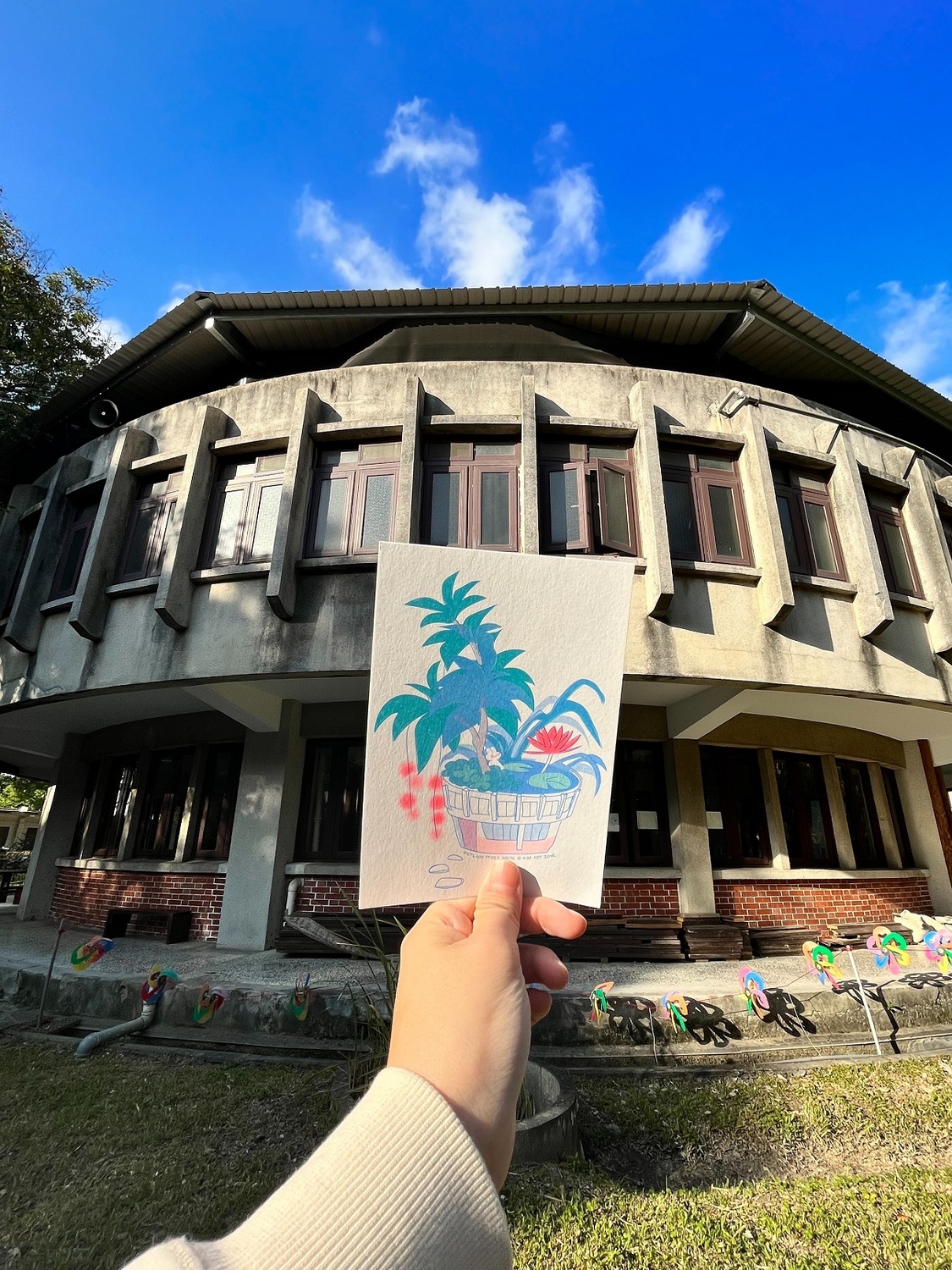2023未來明信片-濕地故事館，由435藝術聚落進駐藝術家李彥蓁設計。於1.23至2.28期間，歡迎民眾至435園區領取。 圖：新北市文化局提供