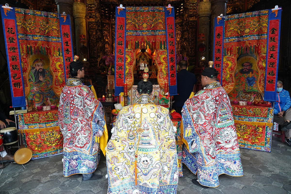 聖誕祭典包含三獻禮道場科儀及神豬獻祭等兩大活動，圖為三獻禮道場科儀照。 圖：新北市文化局提供