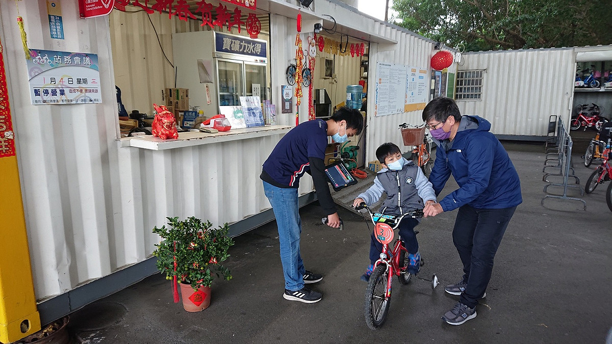 到新北河濱騎車賞美景囉。 圖：新北市水利局提供