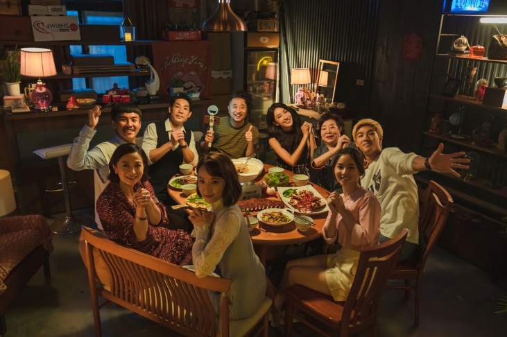 《詐團圓》電影中向觀眾拜年的戲。 國片/雙喜電影提供