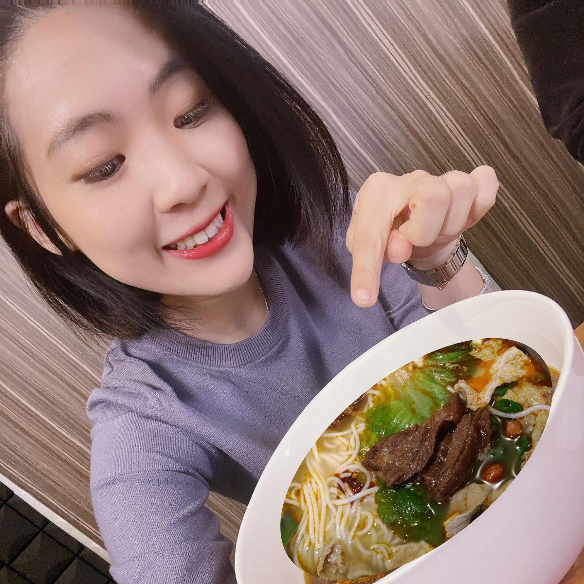 筆者表示，以便便入藥，甚至入食，這是中國的傳統。徐巧芯為滯留台灣的中國人請命，要求經濟部開放中國螺螄粉合法進口，算是「美事」一樁。拜託經濟部就別再刁難，讓徐巧芯與他們滯台的中國人們，吃他們自己想吃的「煉金」吧！ 圖：取自徐巧芯臉書、林冠妙／攝（新頭殼合成）