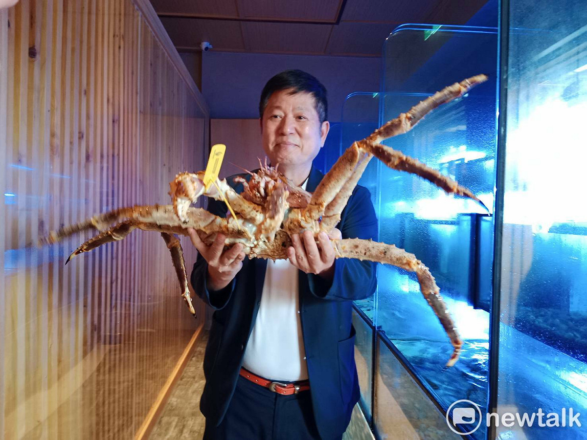 王俊華以日本進口新鮮食材自豪。 圖：孫家銘攝