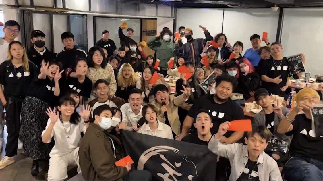 圍爐發紅包，除滿足胃外，也溫暖了心。 圖：新北市青年局提供