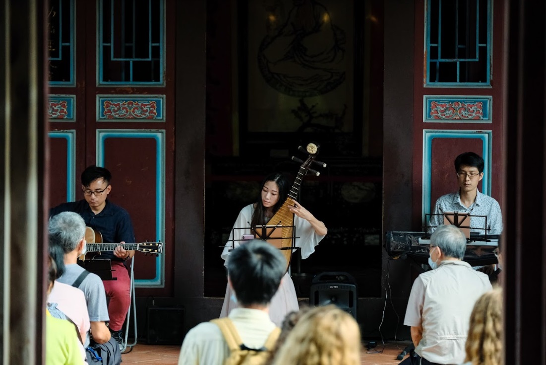 隨心所欲樂團演奏經典新年組曲，邀請大家來定靜堂聆聽賀歲音樂會，享受午後音樂饗宴。 圖：新北市文化局提供