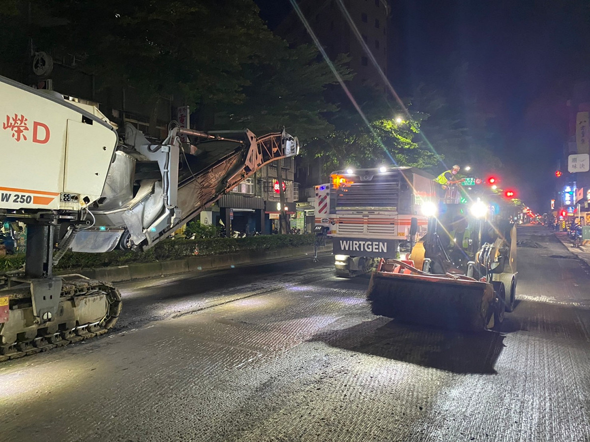 為了使民眾享有良好舒適的道路品質，工務局宣布自即日起至2月5日止，全面實施道路禁止挖掘措施，讓民眾春節返鄉行車順暢，旅途平安，道路維護不打烊。 圖：新北市工務局/提供