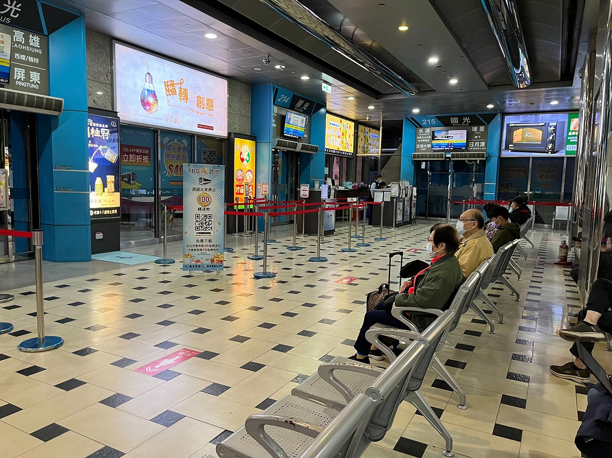 對於國人喜愛的宜花東地區旅遊，公路總局則於1月20日起至1月29日止，加碼推出「在地有腳租賃優惠」及「國道客運4人同行1人免費」優惠措施。 圖：台北區監理所提供