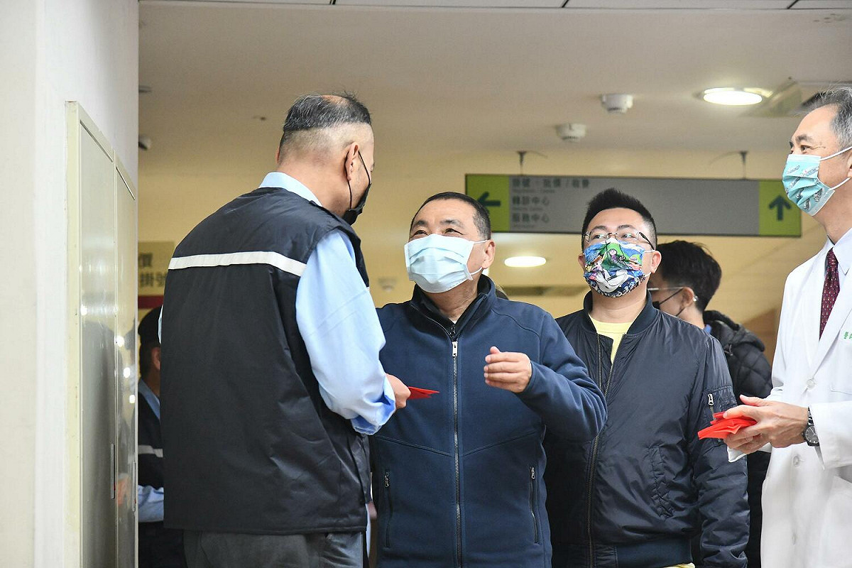 新北市立聯合醫院三重院區為新冠肺炎主責醫院，在疫情中扮演重要角色，守護市民的健康。 圖：新北市新聞局提供