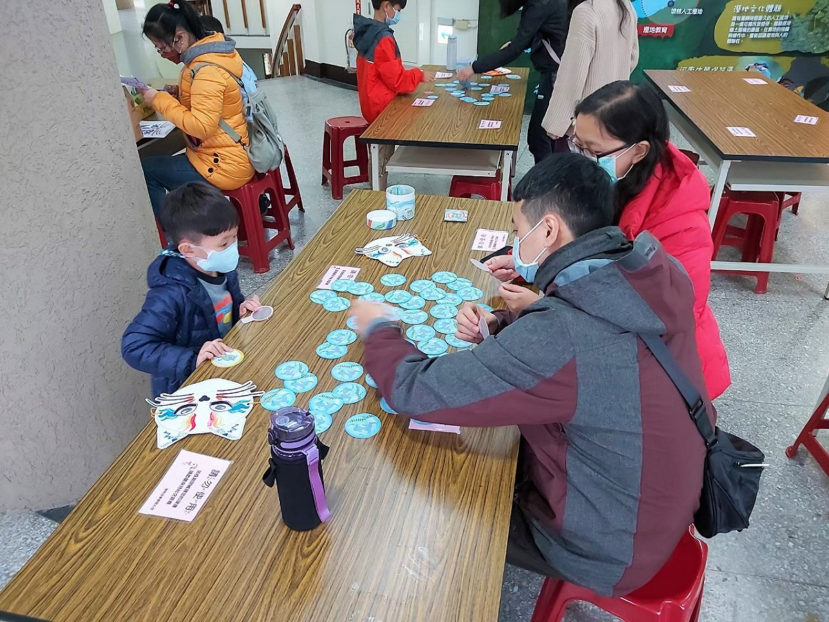 桌遊-金魚撈撈真好玩。 圖：新北市環保局提供