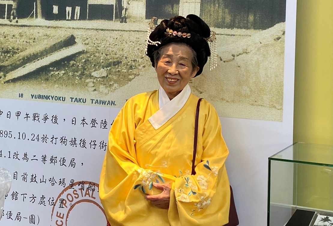 90歲阿嬤穿漢服到場。 圖：孫家銘攝