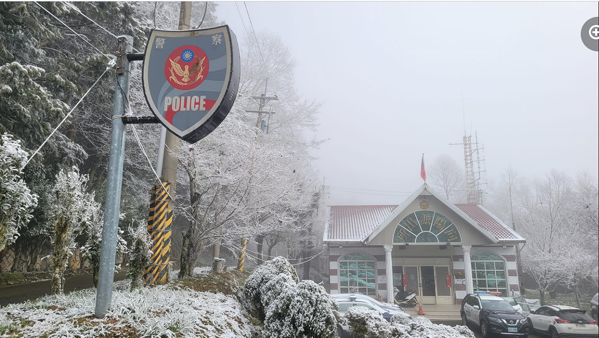 南橫公路降雪。 圖：翻攝自關山警察局臉書