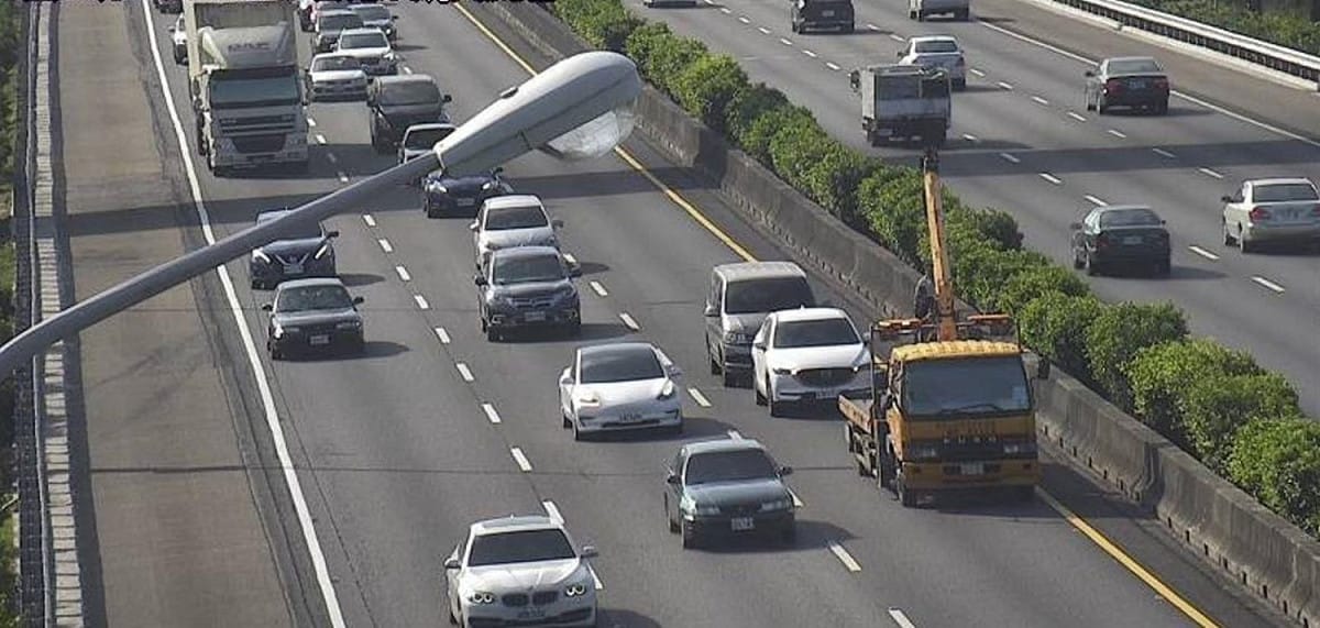 今(27)日上午有事故導致車流回堵。 圖：高速公路局／提供
