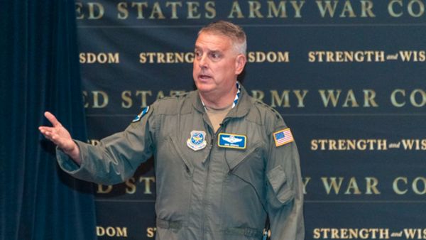 美國四星上將、空軍機動司令部（AMC）總司令米尼漢（Gen. Mike Minihan） 圖：翻攝推特@ArmyWarCollege