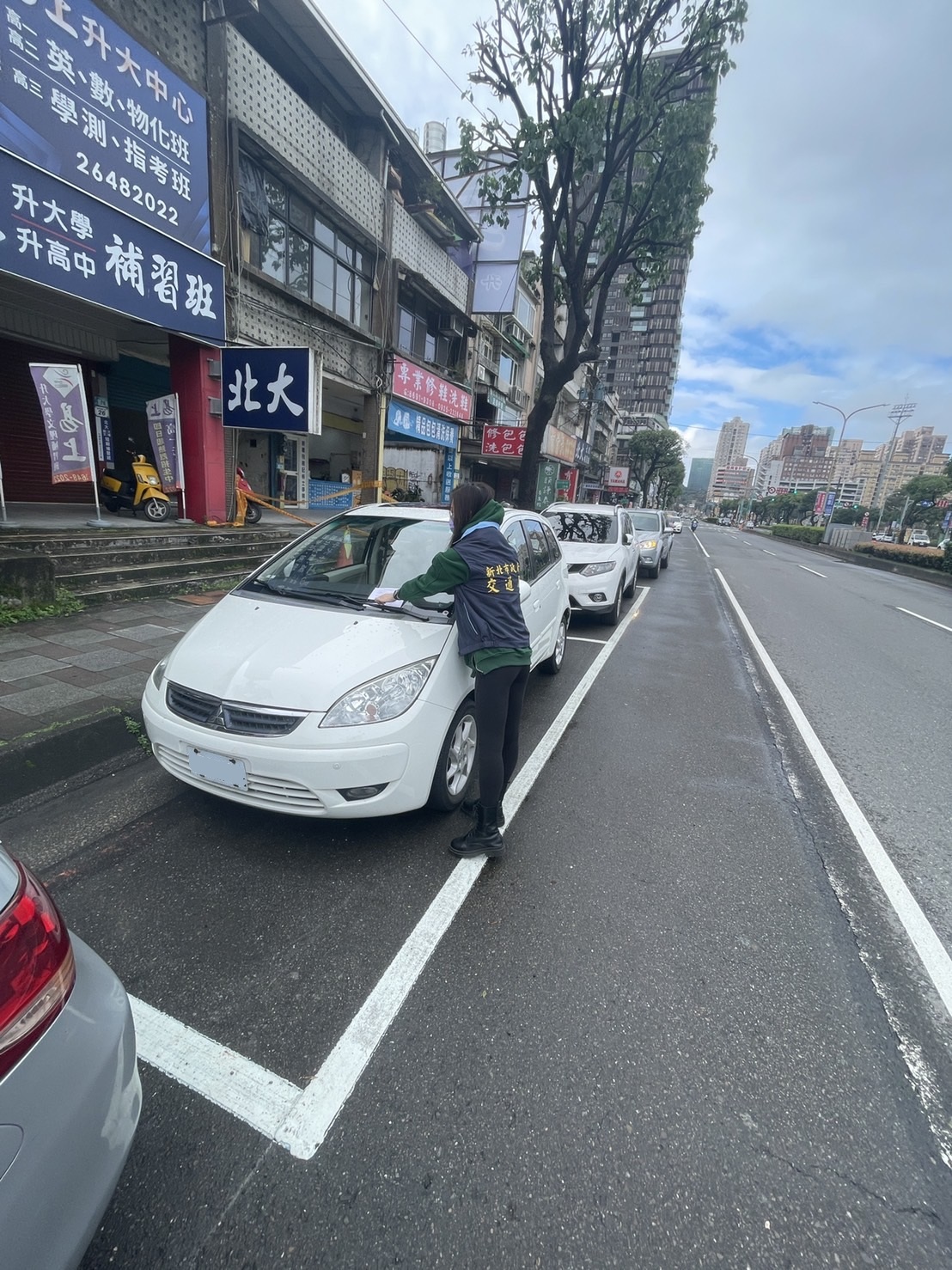 新台五路2段(秀峰路至福安街)夾單相片。 圖：新北市交通局提供