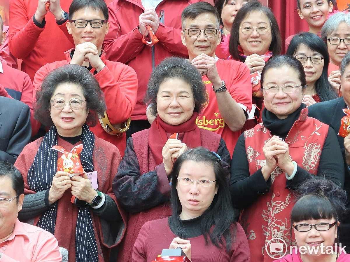監察院長陳菊（中）30日主持新春團拜。 圖：林朝億/攝