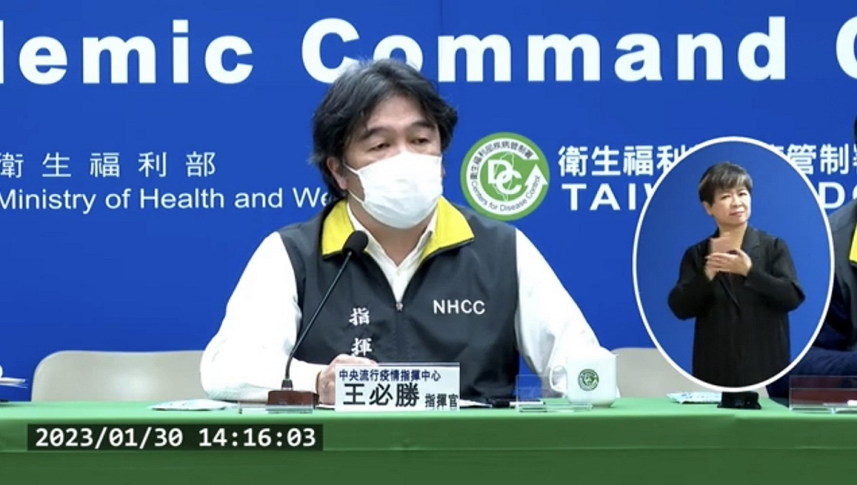 王必勝表示口罩第二階段鬆綁政策本週將公布。 圖：翻攝自中央流行疫情指揮中心直播畫面