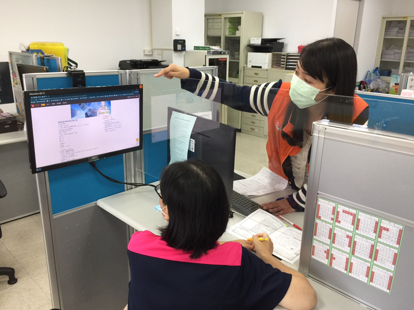 新北就服站辦理臨櫃求職服務。 圖：新北市就服處提供