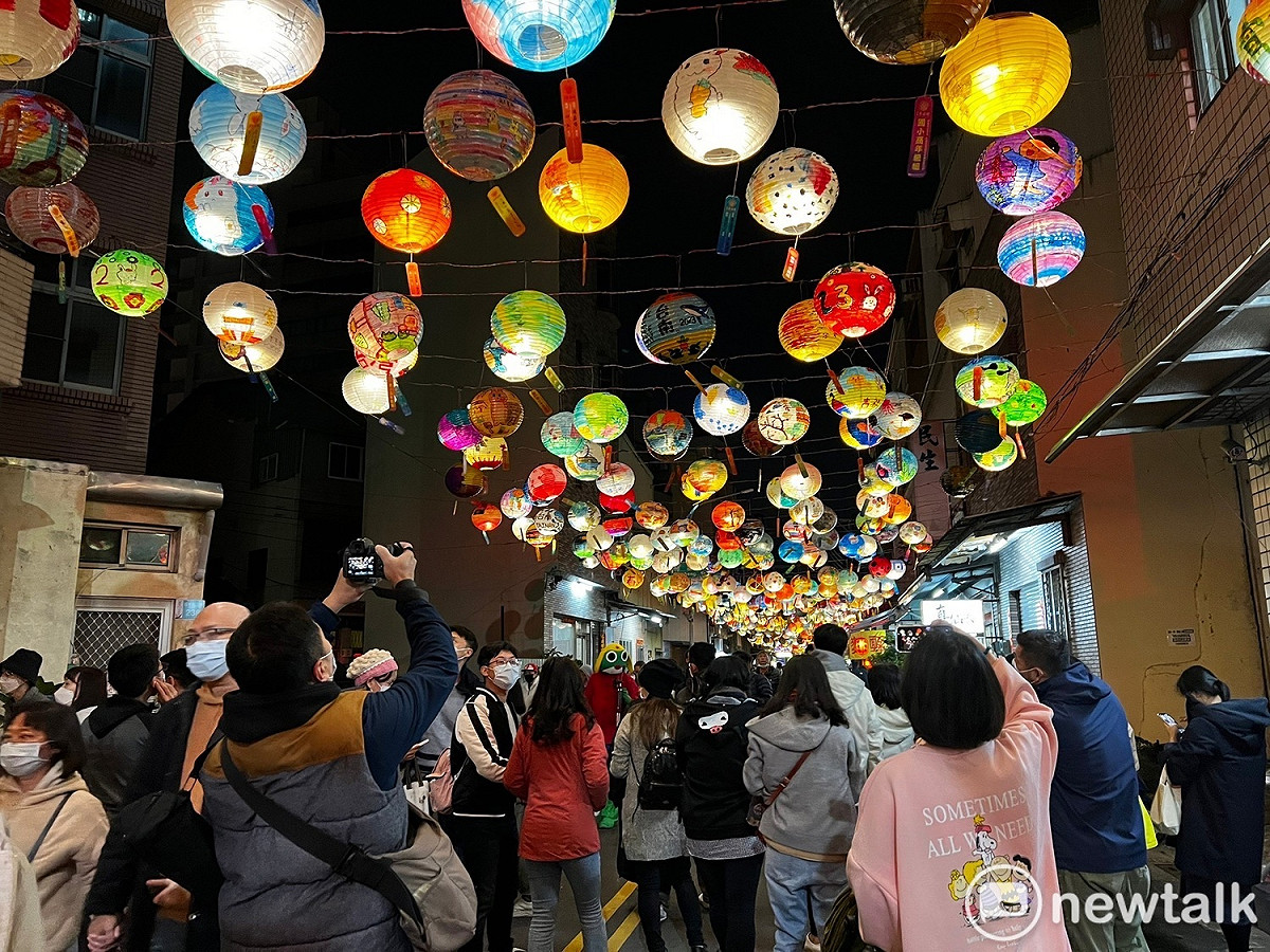 台南春節觀光旅遊喜事連連，不僅在10天連假突破千萬旅次、月津港燈節及龍崎光節空山祭兩大活動10天累積超過45萬人次到訪，美國紐約時報旗下風尚雜誌日前更以專文報導台南，顯示台南的古城魅力已經站上國際舞台。 圖：台南市政府提供