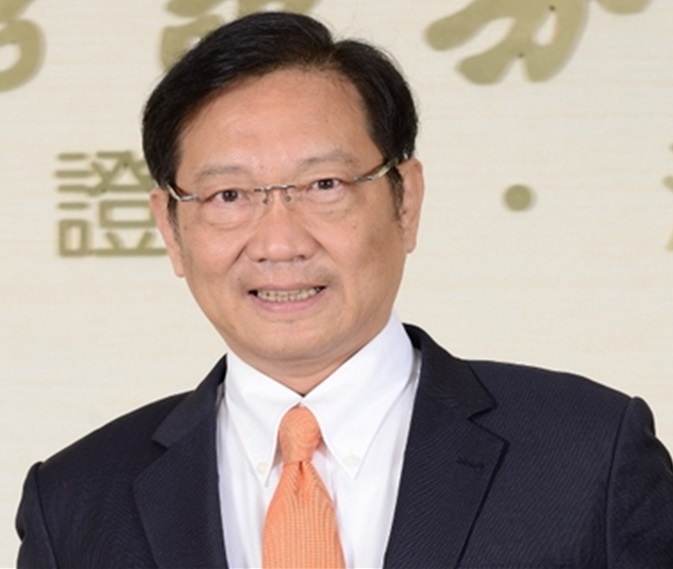 新北市汐止區 27 日傳出一名年約 70 歲老翁於社區機械式停車位取車時意外身亡，死者身份被證實為證交所前副總、現任元大期貨獨董黃乃寬。 圖：擷自清華大學官網
