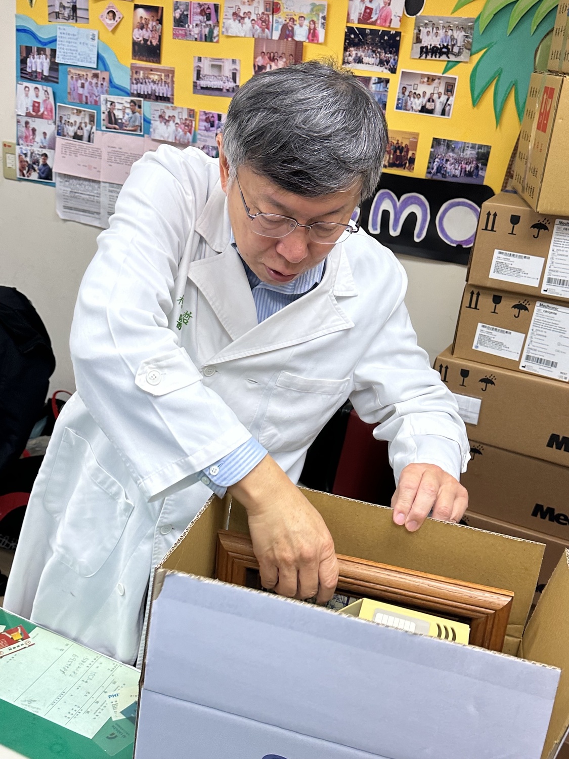 民眾黨主席柯文哲今天最後一天到台大醫院上班。 圖：民眾黨 / 提供
