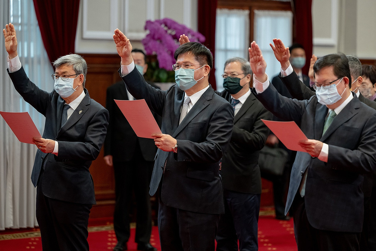 新任行政院長陳建仁率領官員宣誓 圖：總統府提供