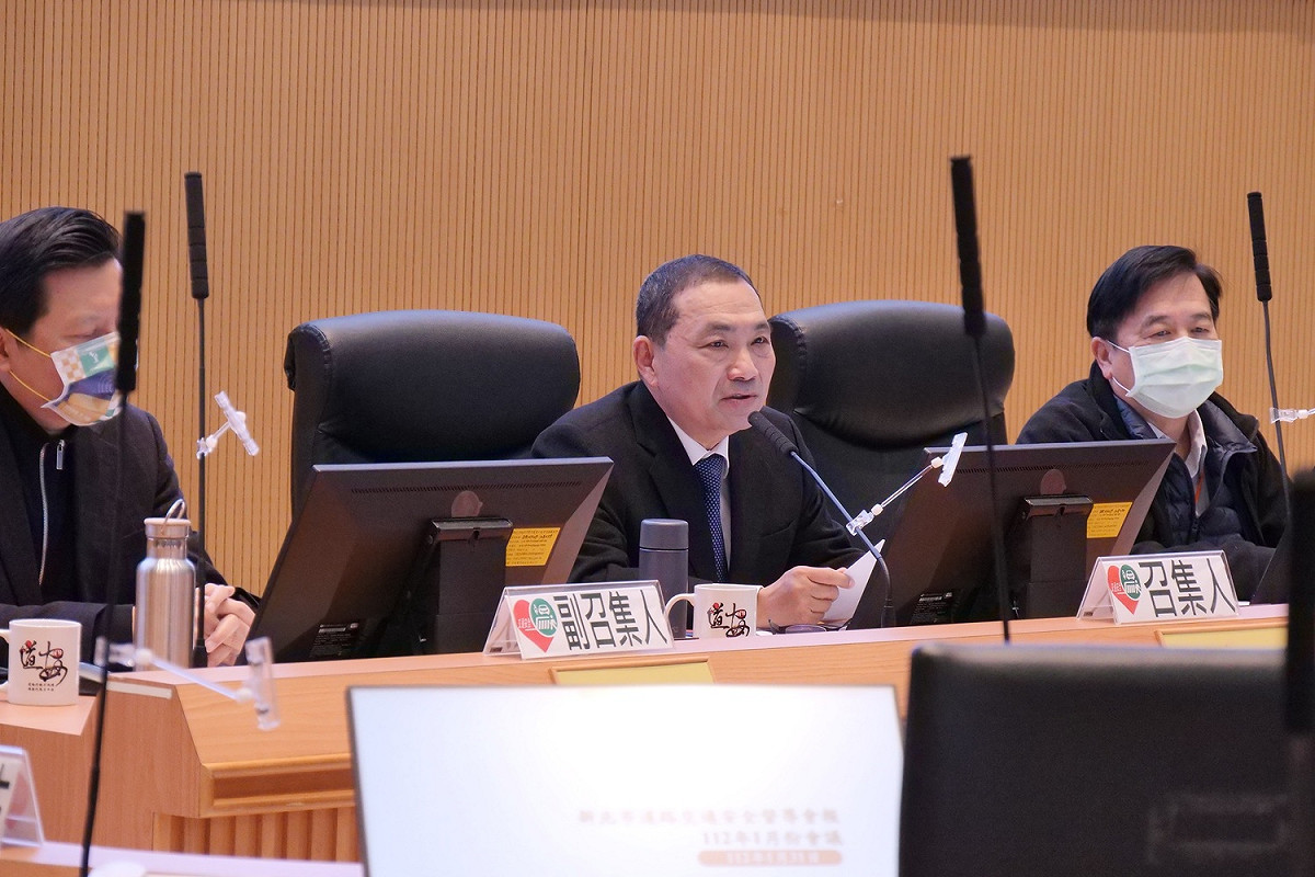 侯友宜主持道安會報。 圖：新北市交通局提供