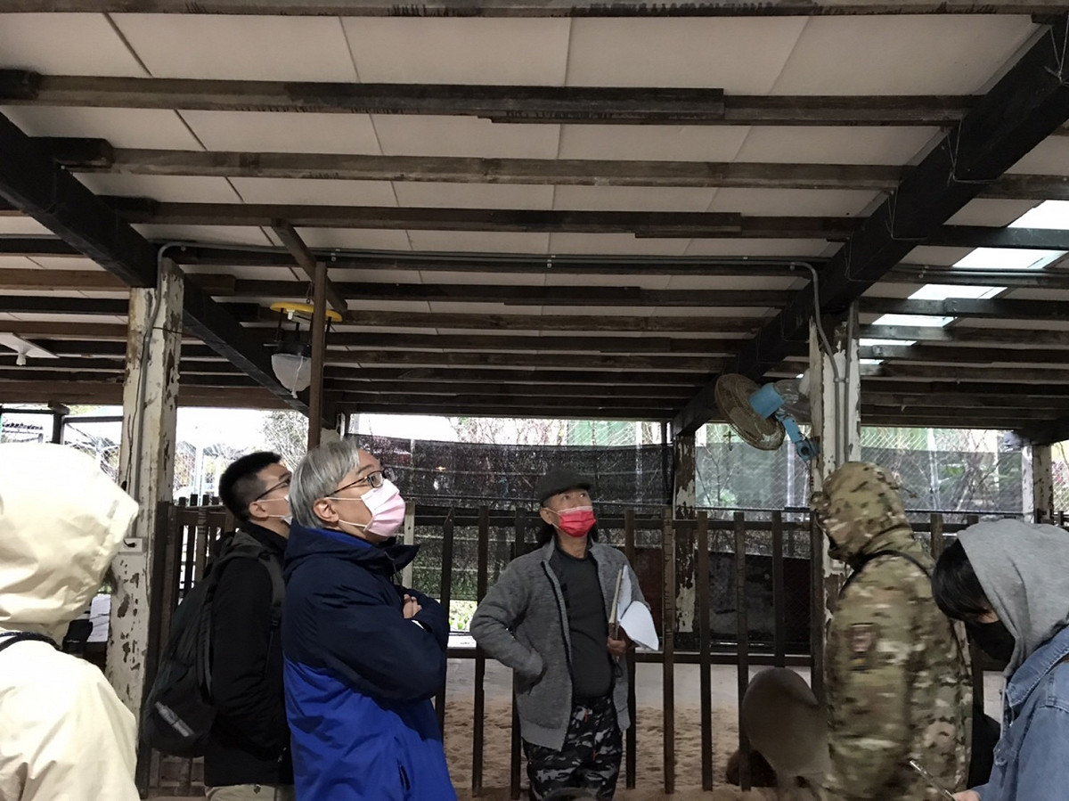 業者簡介其營運狀況以及飼養環境。 圖：新北市動保處提供