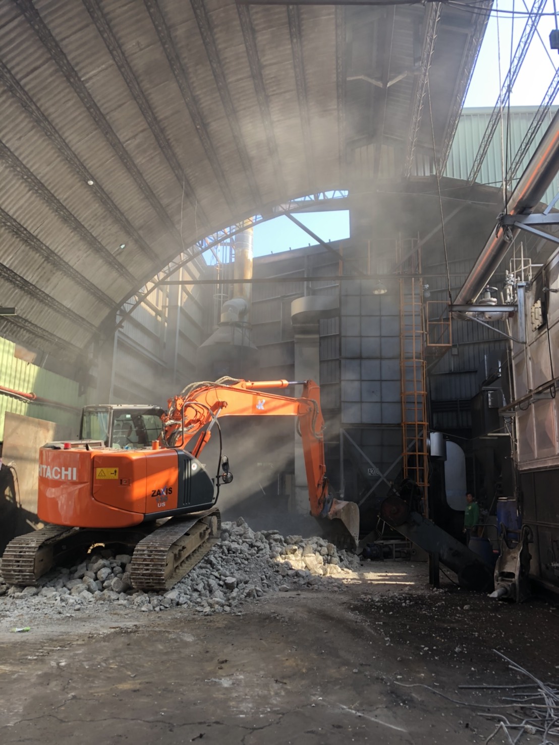 拆除燃煤鍋爐，新北2022年提前達成無煤城市目標。 圖：新北市環保局提供