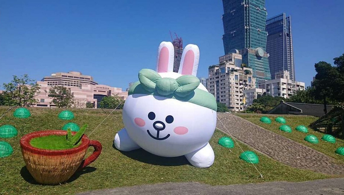 此次燈會有一大必看亮點，LINE FRIENDS迷絕對不能錯過，Line超萌兔兔、熊大等也在四四南村登場。 圖：台北市政府產業發展局／提供
