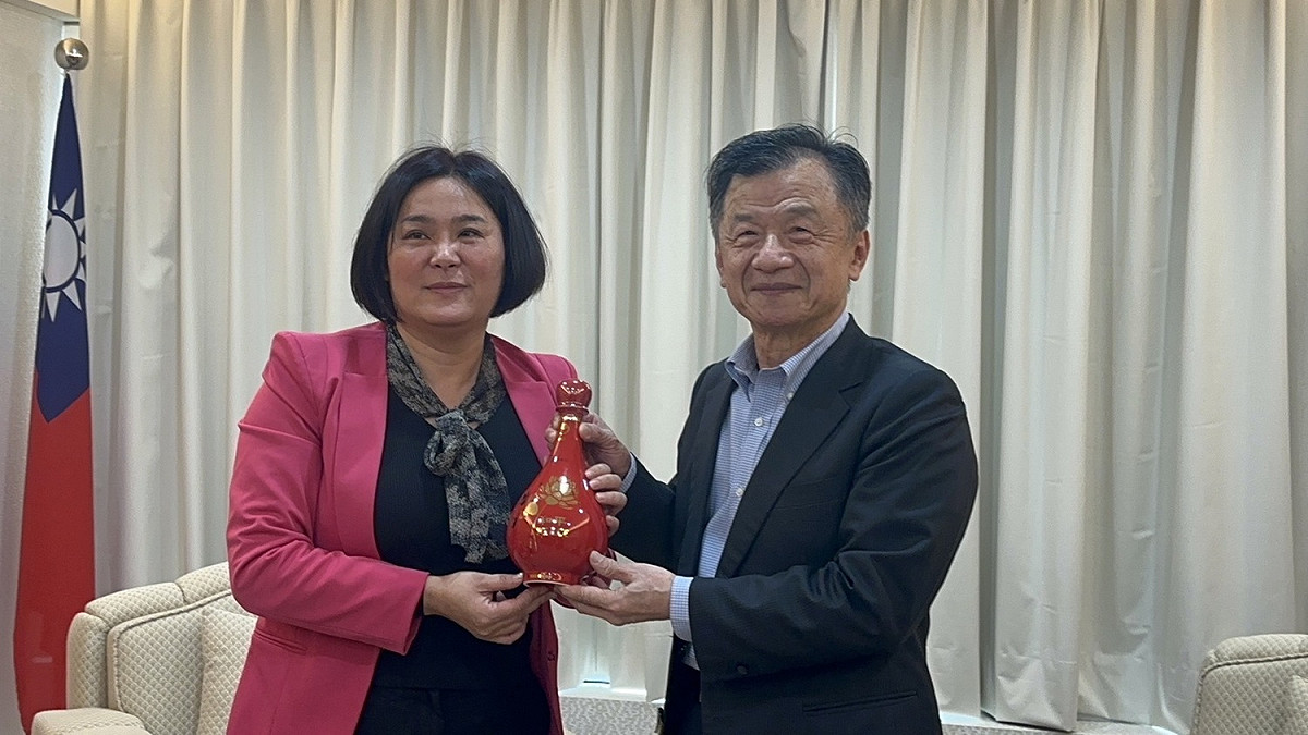 國民黨立委陳玉珍拜會陸委會主委邱太三。 圖：擷取自陳玉珍/臉書