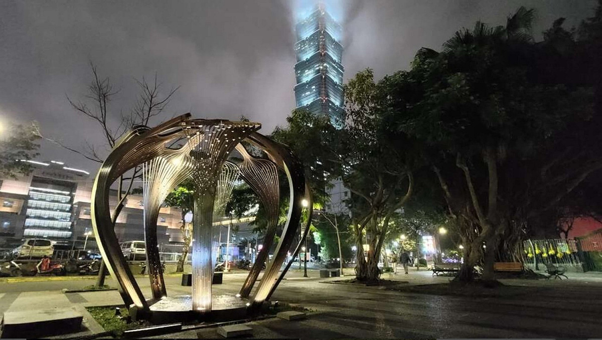 農業燈區是由陽明大學曾令理老師擔任策展人，作品「聚聚亭」呈現凝聚共識。 圖：台北市政府產業發展局／提供