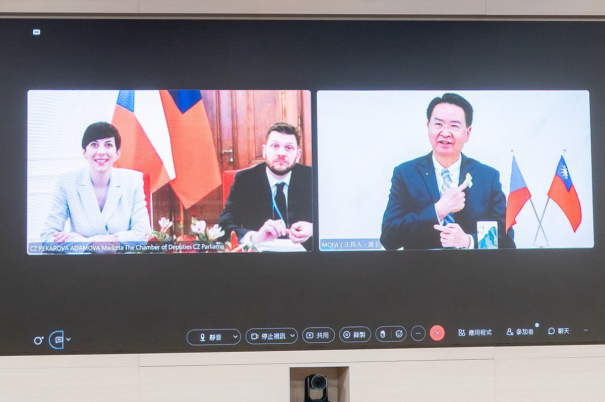 外交部長吳釗燮與艾達莫娃眾議長就多項合作議題交換意見。 圖：外交部提供（資料照）