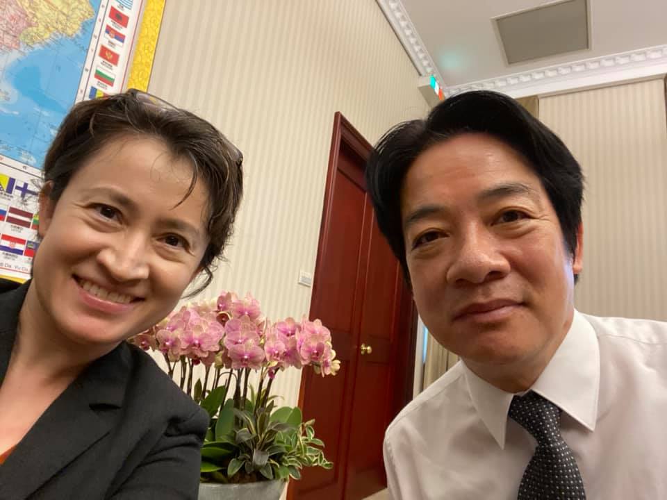 駐美代表蕭美琴(左)被盛傳成為副總統賴清德(右)的搭檔，有前立委表示，她能幫忙解決賴清德兩個問題。 圖：取自蕭美琴臉書
