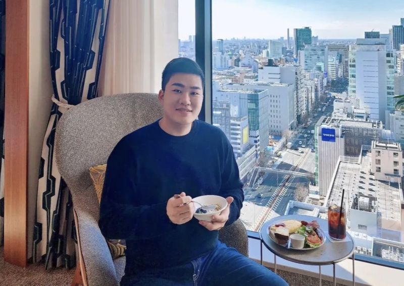 Joeman多次到日本工作拍攝都沒什麼時間遊玩，近日又與女友前往日本，終於能好好度假休息。 圖/Joeman臉書