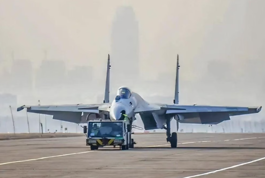 殲-15T戰鬥機。 圖：翻攝自河東三叔企鵝號