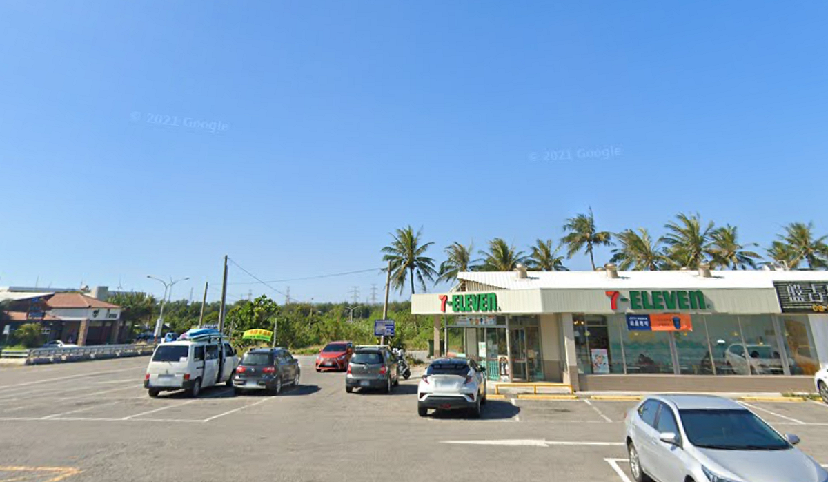 位於墾丁黃金地段的2家7-11去年遭立委舉報為合法農舍違法經營超商。 圖：翻攝自Google map