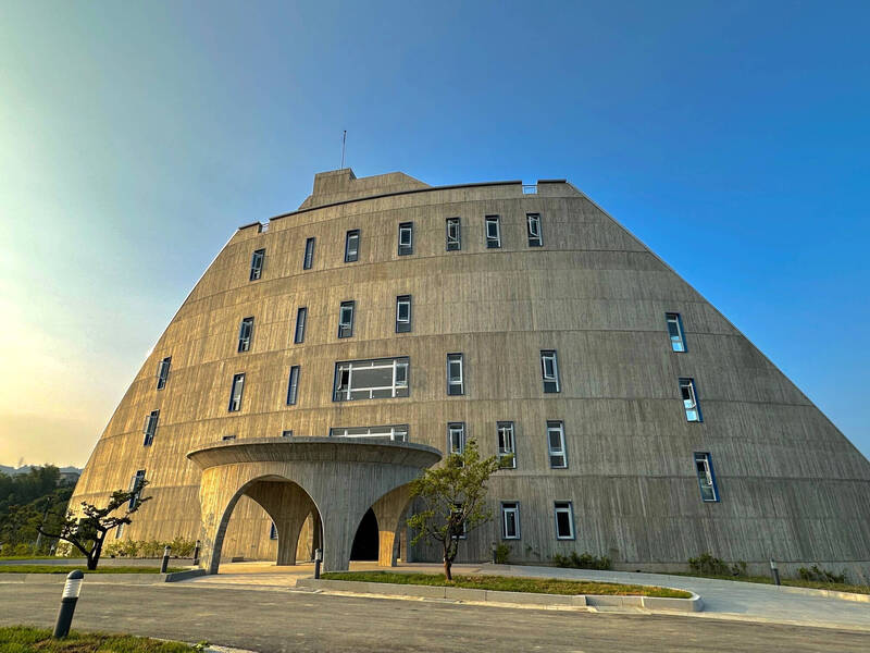 鳥嘴潭人工湖管理中心建築體已經完工。 圖：中區水資源局／提供