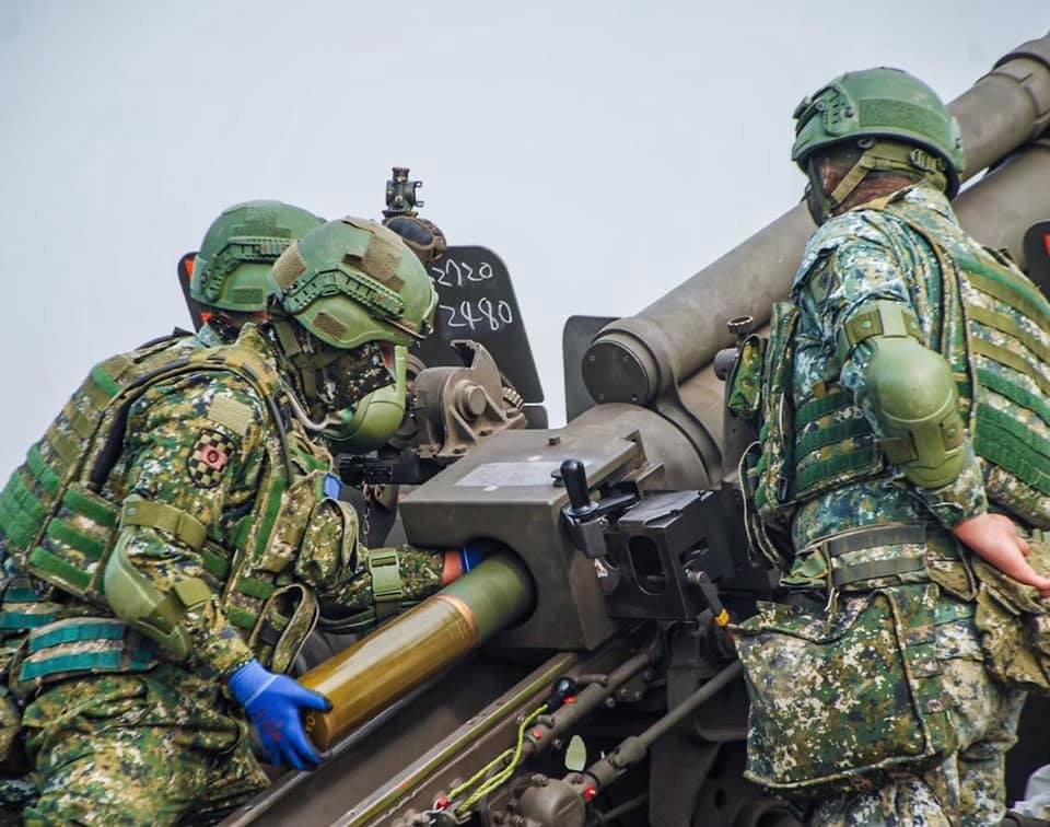 陸軍軍官情侶在營區內用手機自拍性愛影片(示意圖) 圖:翻攝自陸軍臉書