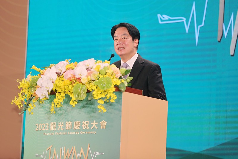 賴清德副總統今（3）日出席「2023觀光節慶祝大會」，感謝觀光產業夥伴們於疫情期間配合政府防疫的貢獻與付出。 圖：總統府提供