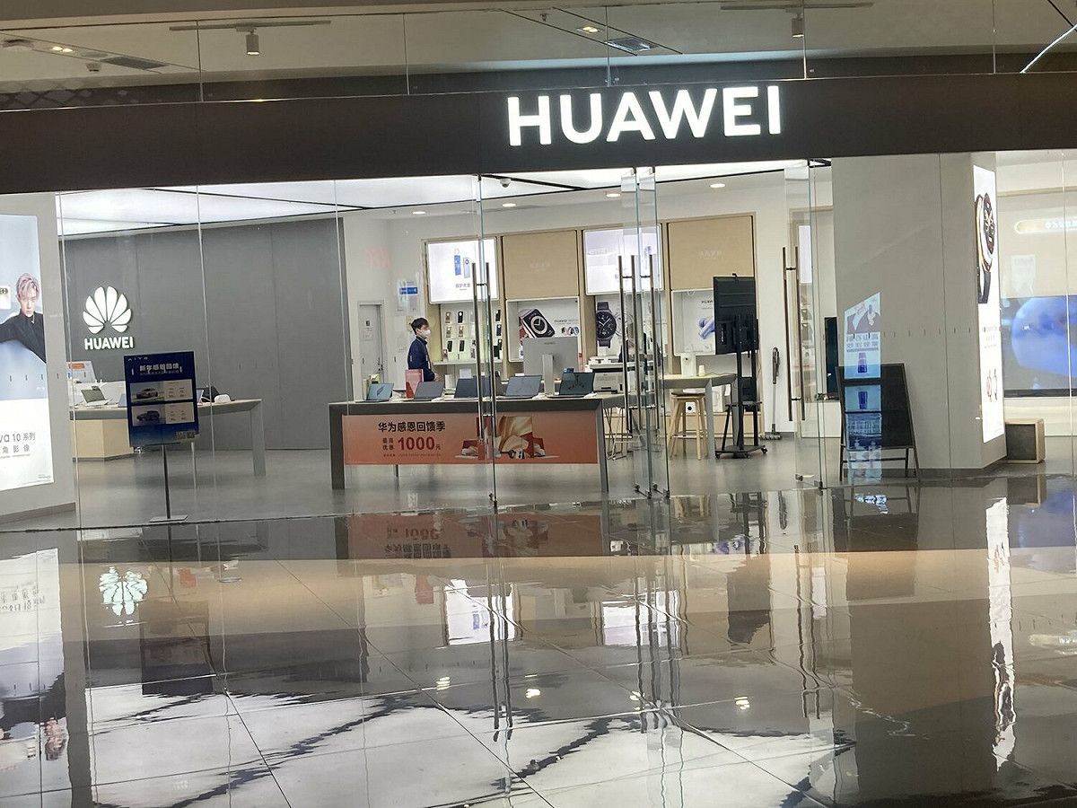 華為實體手機店面。 圖:翻攝自推特「謠言財經」