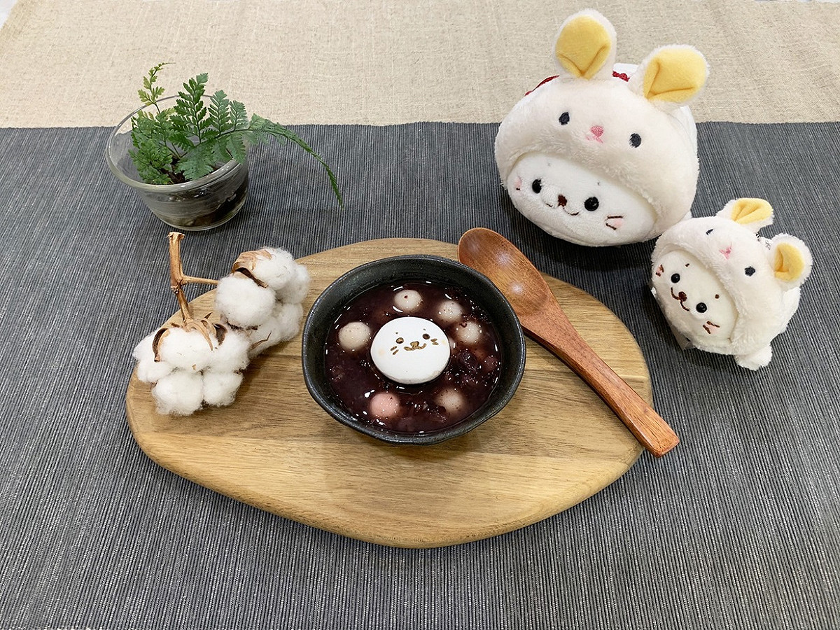 茶博館與日本人氣插畫角色Sirotan-海豹小白跨國聯名合作，配合元宵節推出超可愛的「小白湯圓」！ 圖：新北市文化局提供