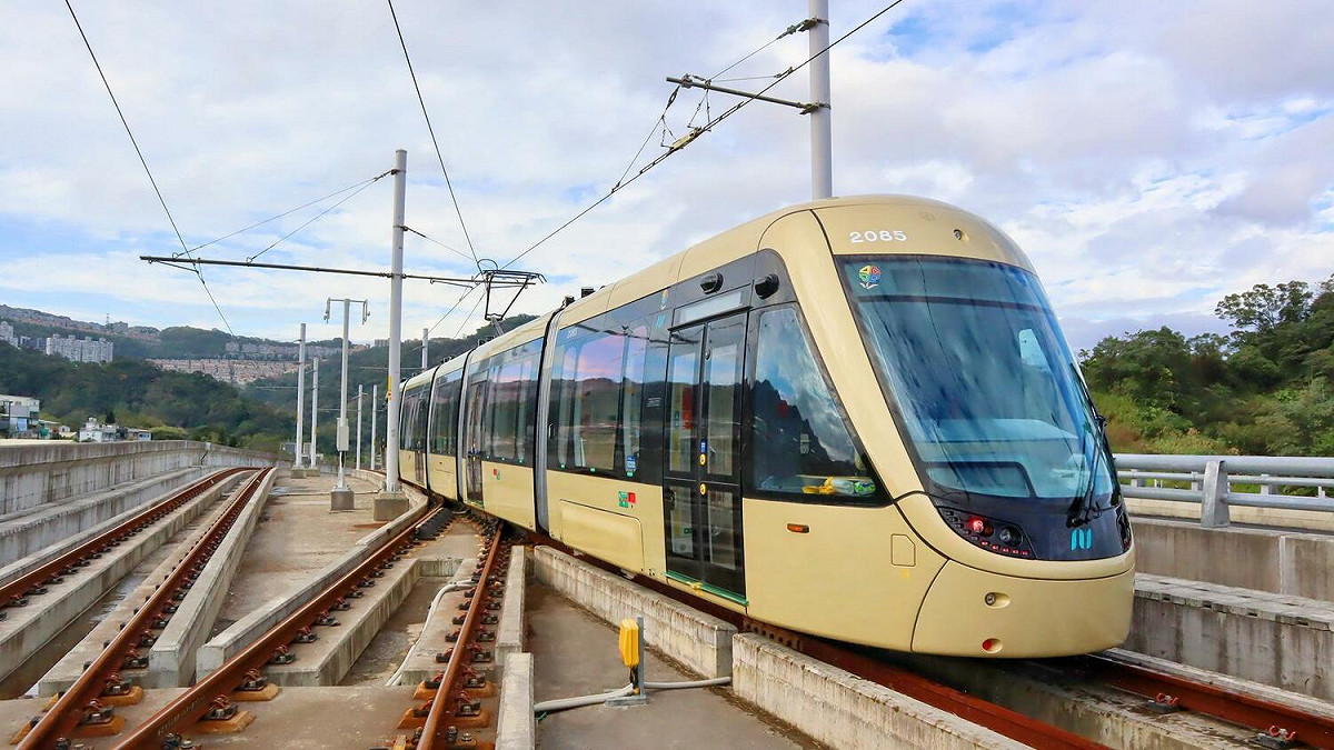 新北安坑輕軌2/10通車，試營運期1個月持電子票證享免費搭乘。 圖：新北捷運局/提供