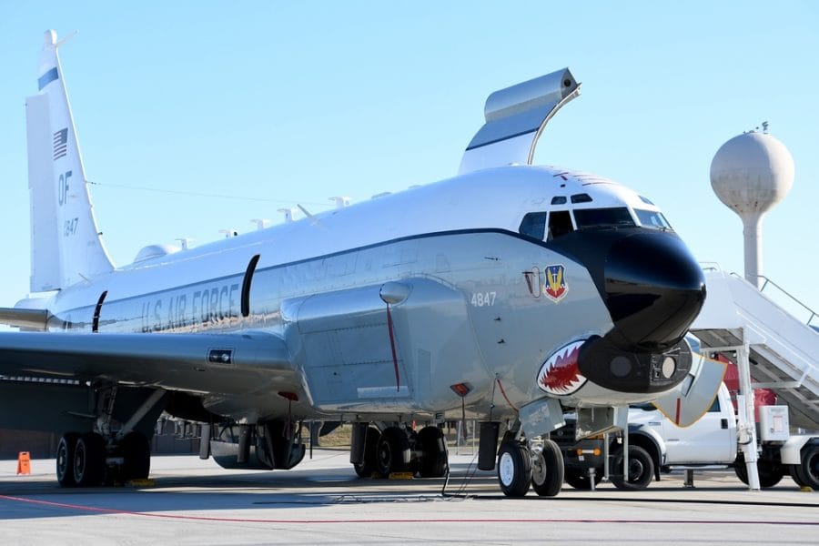 美國 RC-135 戰略偵察機也從日本起飛，飛越東海上空試圖獲得福建艦的更多資訊。(示意圖) 圖：翻攝airandspaceforces.com